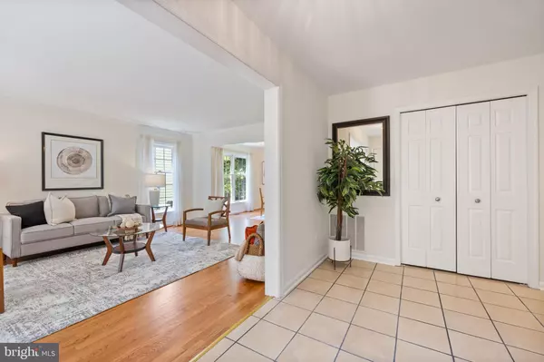 Potomac, MD 20854,1020 WILLOWLEAF WAY