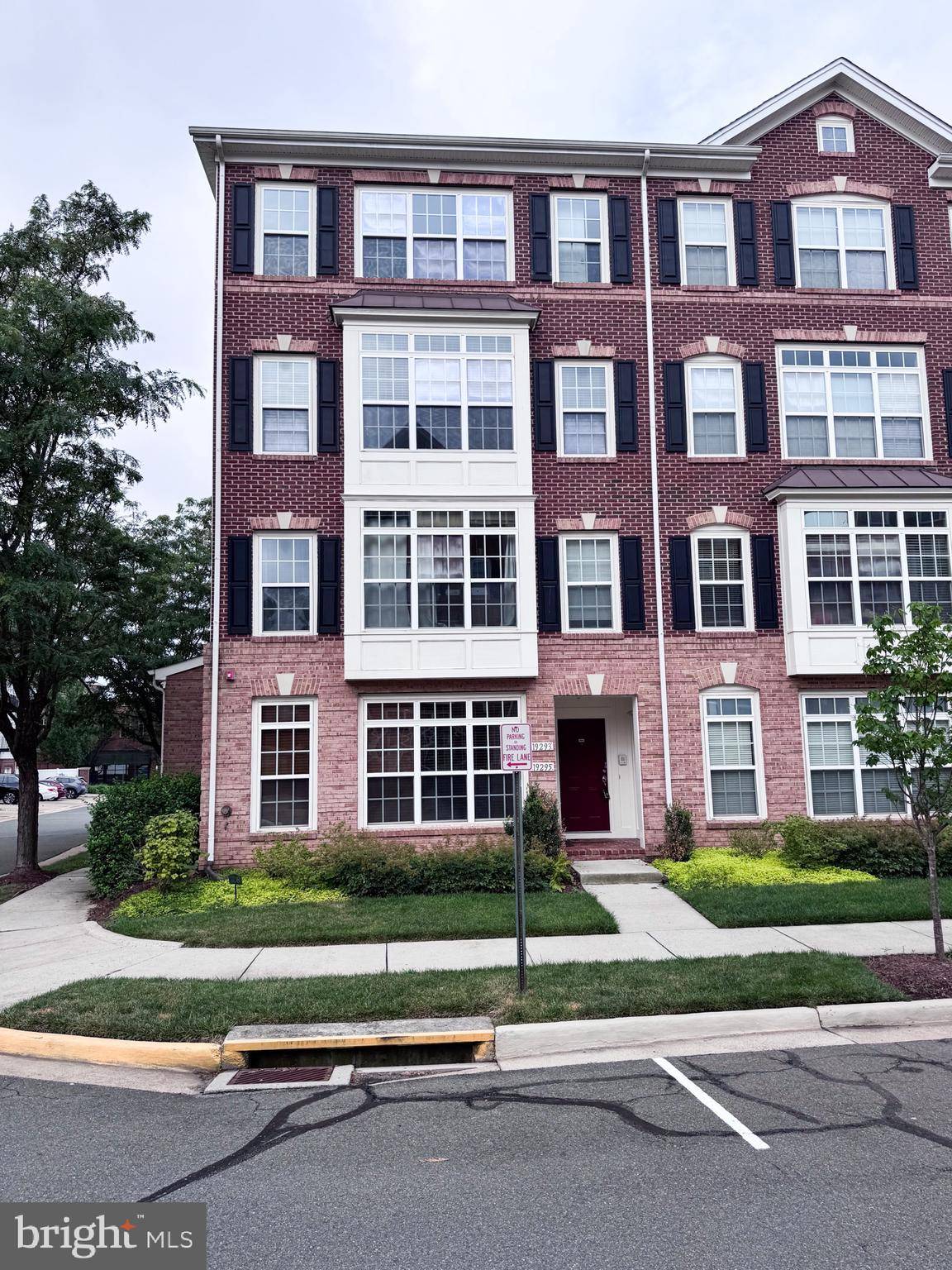 19295 HARLOW SQ, Leesburg, VA 20176