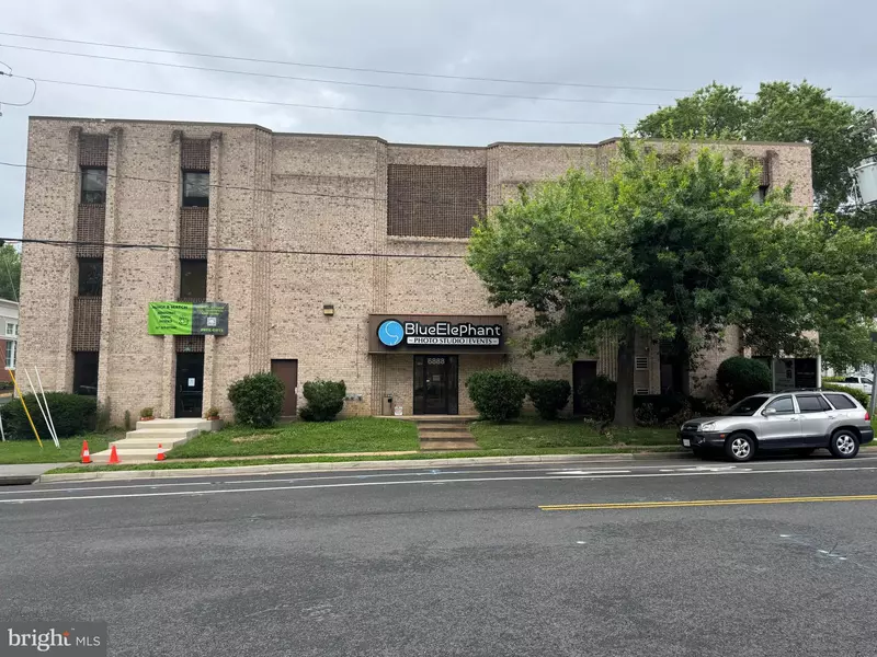 6888 ELM ST #301, Mclean, VA 22101