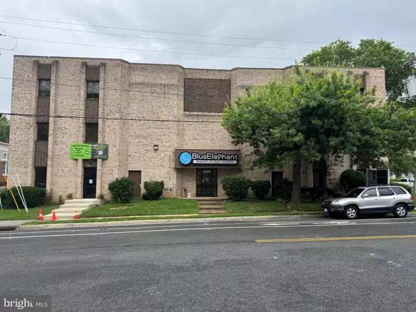 6888 ELM ST #301, Mclean, VA 22101