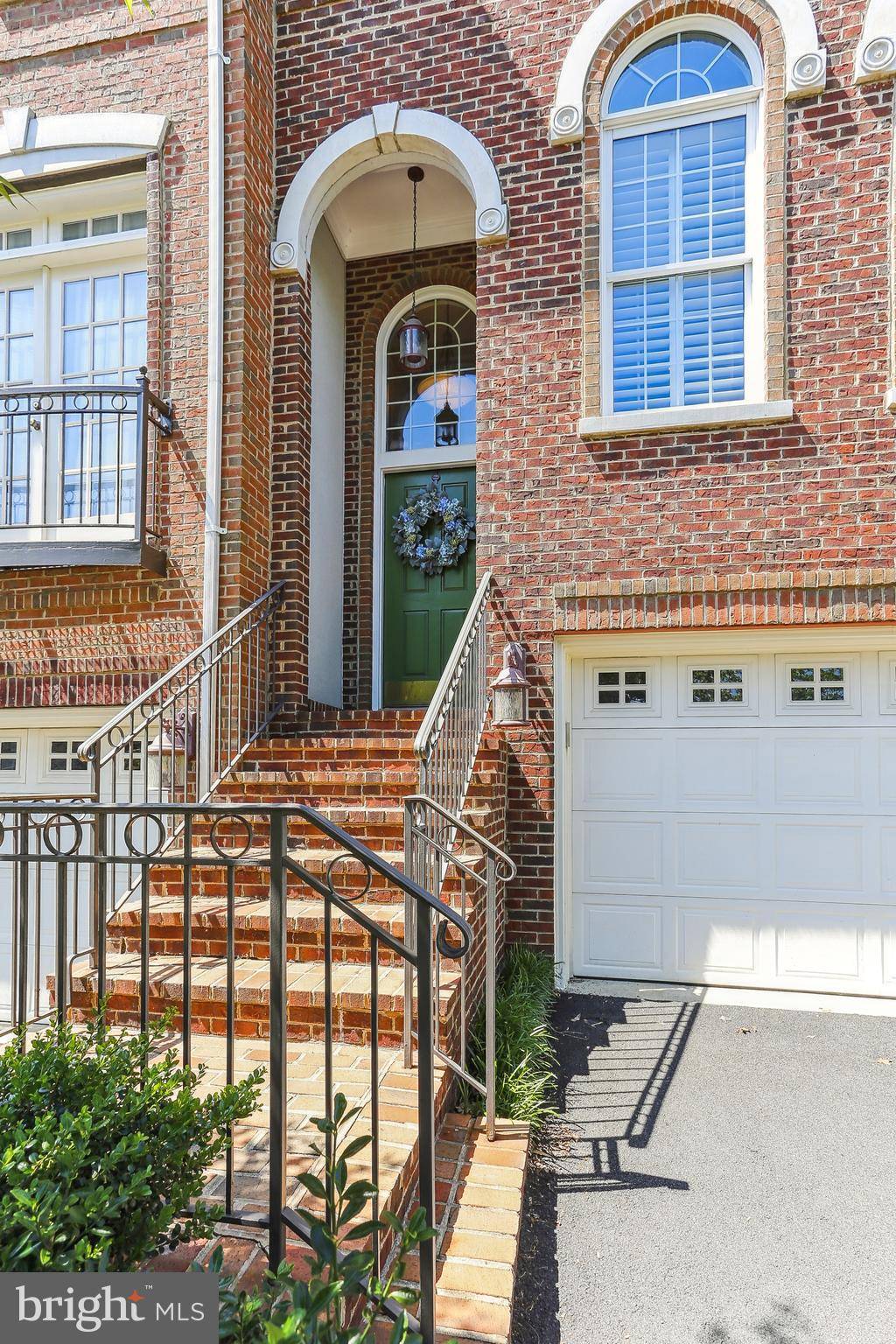 Oakton, VA 22124,10363 GERSHWIN CT
