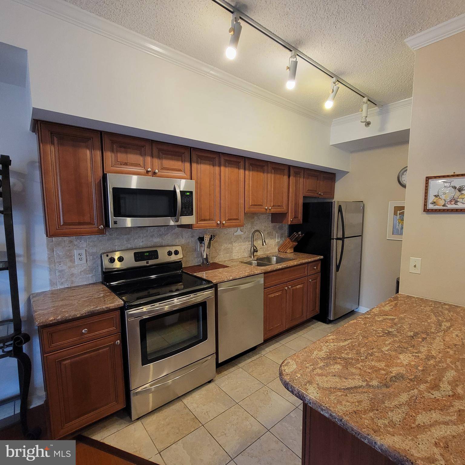 Arlington, VA 22202,1211 S EADS ST #406