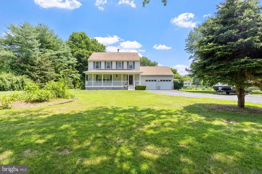 8 FIELD CT, Wrightstown, NJ 08562