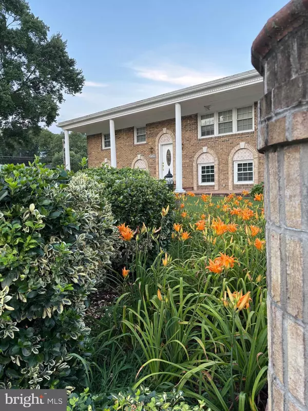 Alexandria, VA 22308,8309 RIVERSIDE RD