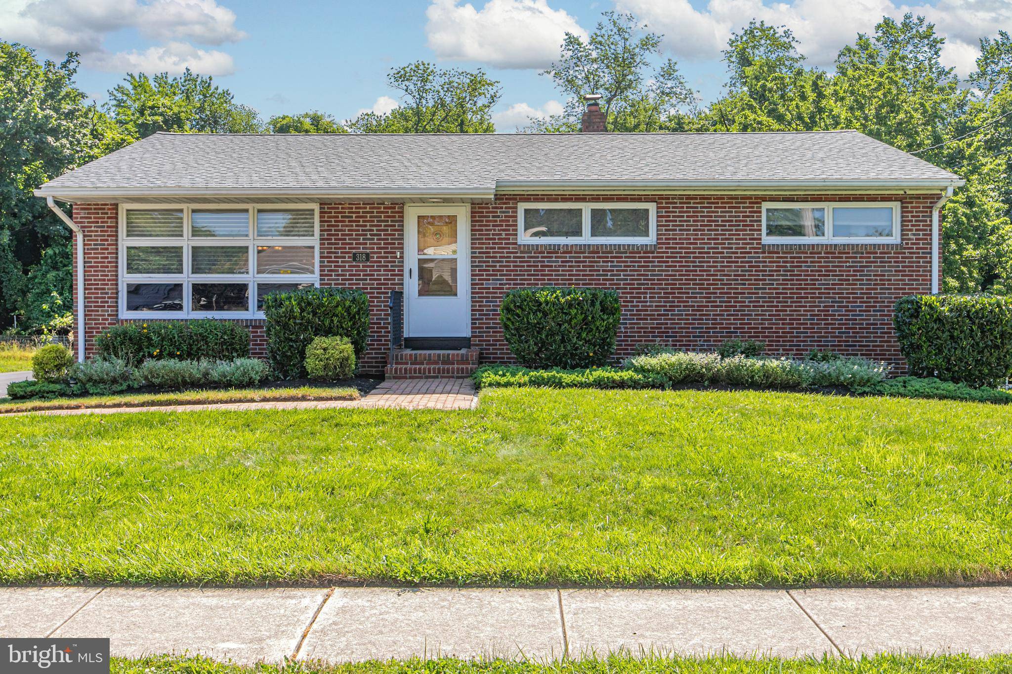 Hamilton, NJ 08619,318 MONTANA AVE