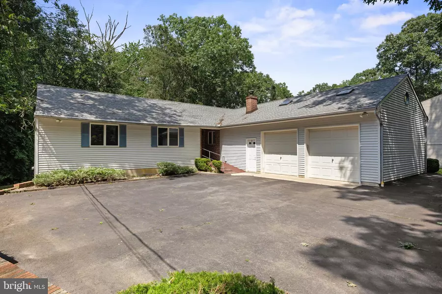 51 OAK LN, New Egypt, NJ 08533