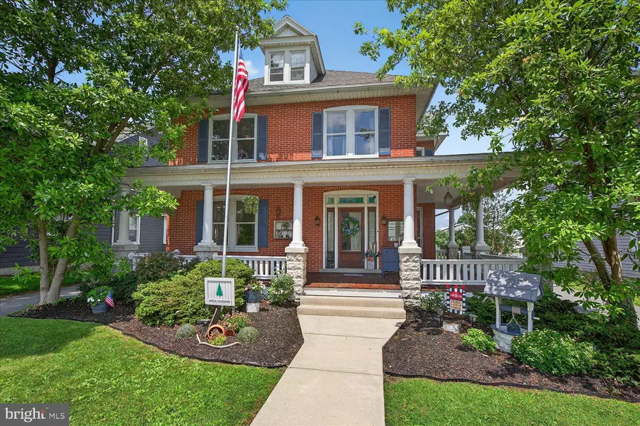 1039 E MAIN ST, New Holland, PA 17557
