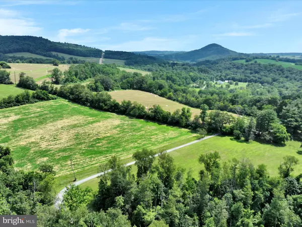 Lenhartsville, PA 19534,21 BLUE ROCKS RD