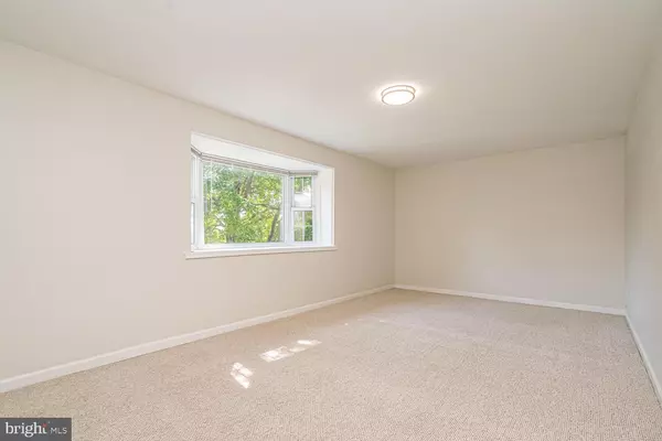 Falls Church, VA 22044,2906 PEYTON RANDOLPH DR #201
