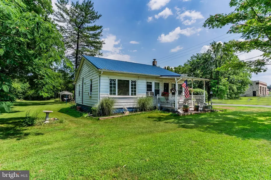 2069 SPRING RD, Carlisle, PA 17013