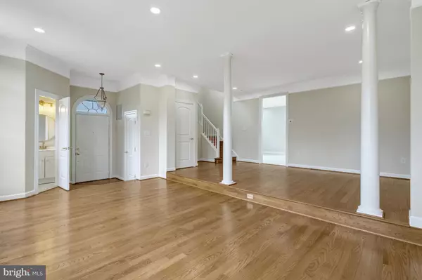 Woodbridge, VA 22191,925 HERONS RUN LN