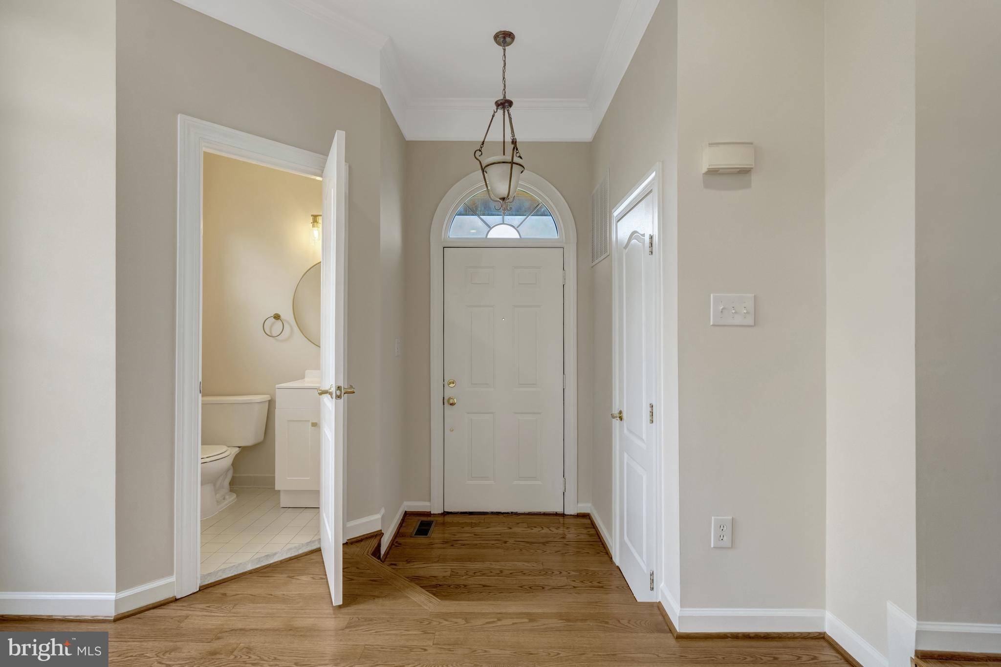 Woodbridge, VA 22191,925 HERONS RUN LN