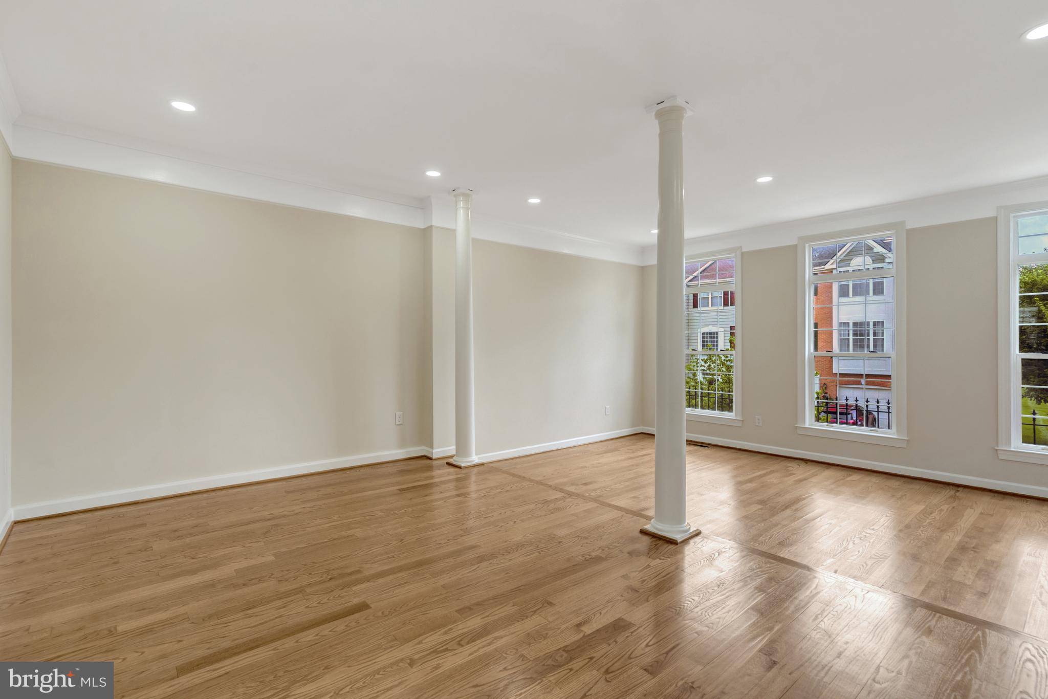 Woodbridge, VA 22191,925 HERONS RUN LN