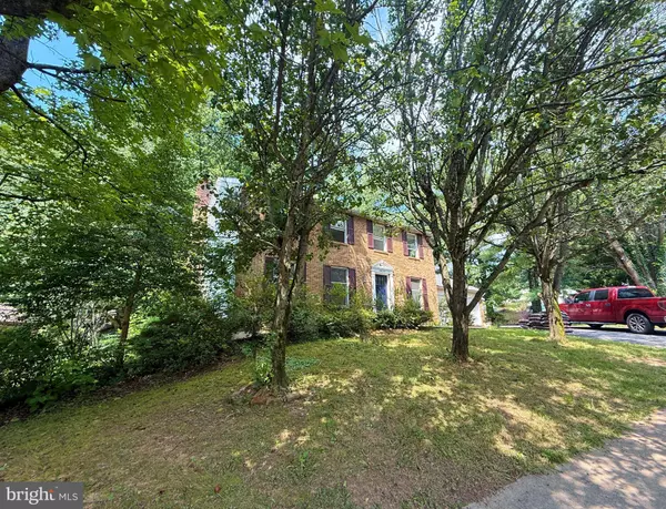 4620 UNIVERSITY DR, Fairfax, VA 22030