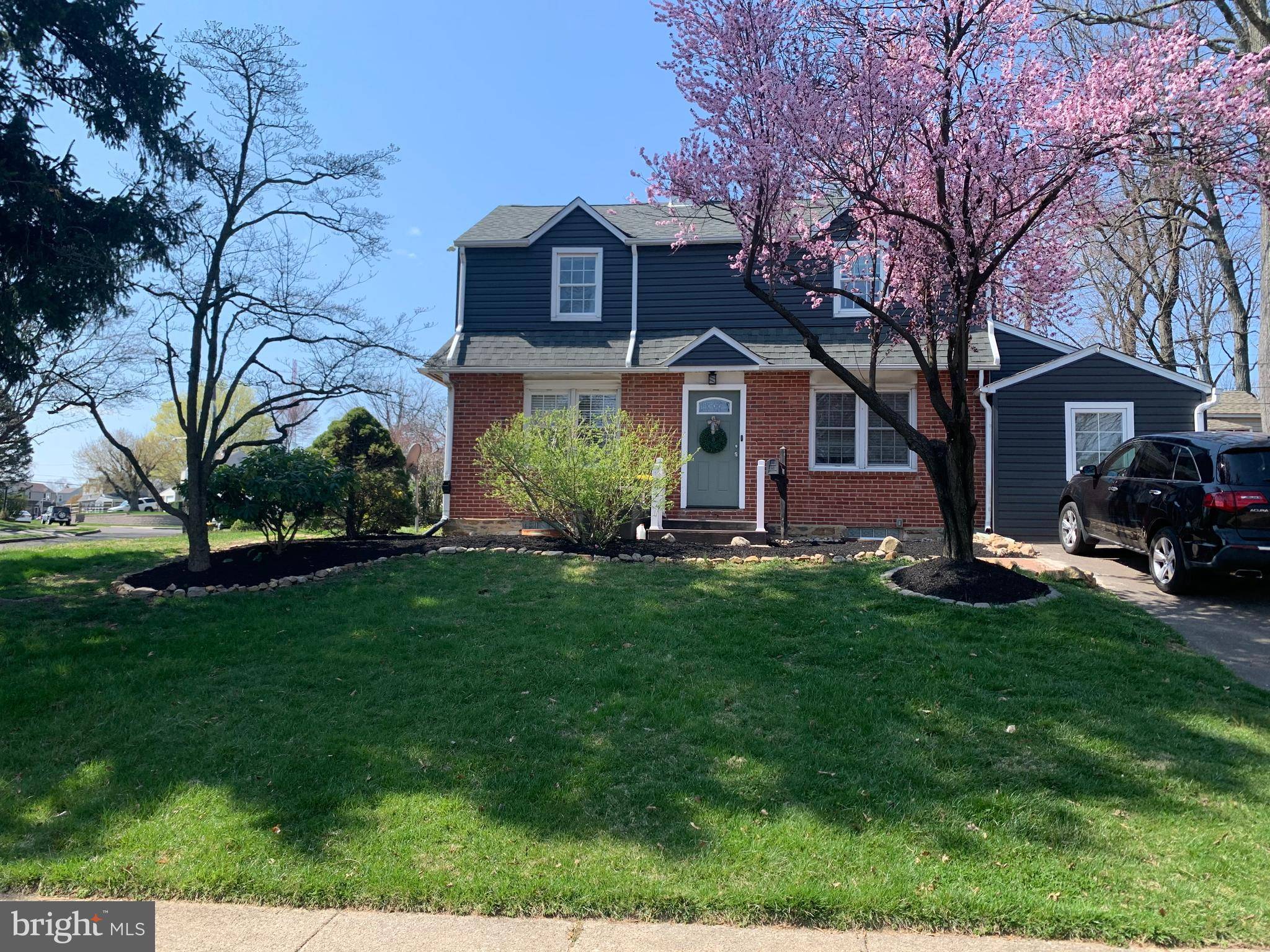 550 SCHOOL HOUSE LN, Willow Grove, PA 19090