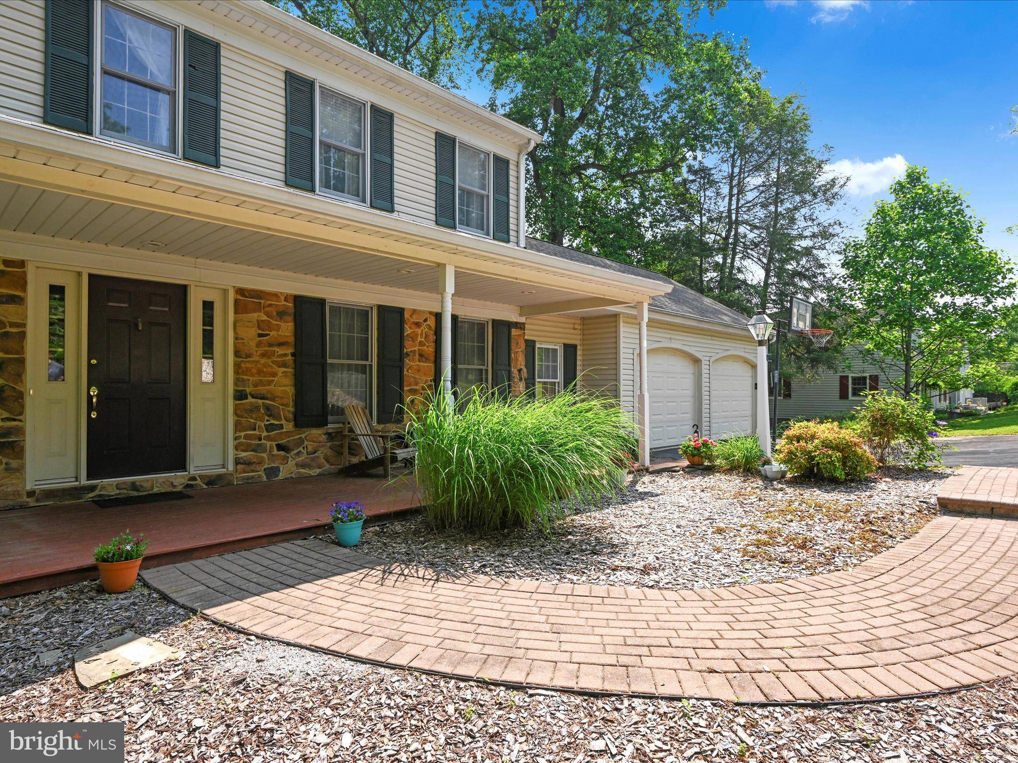 11 BOX ELDER LN, Willow Street, PA 17584