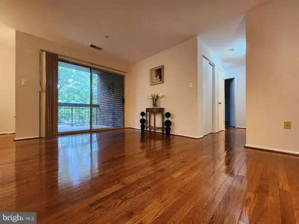 Gaithersburg, MD 20879,18422 GUILDBERRY DR #203