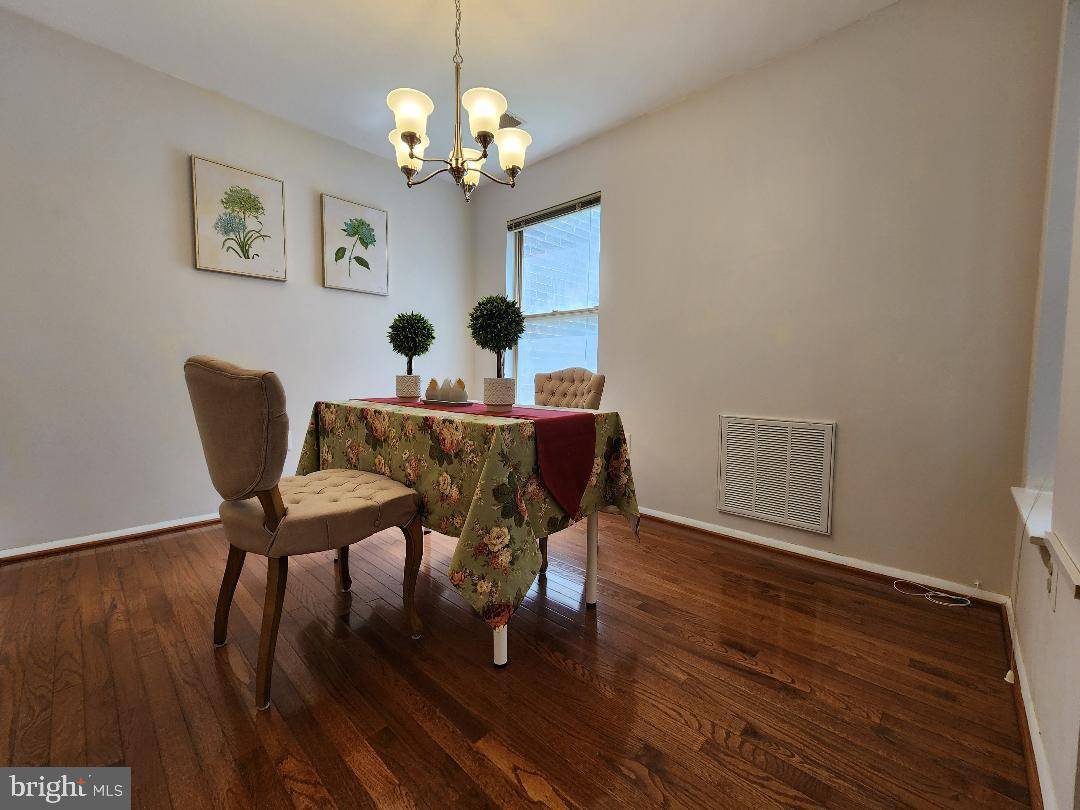 Gaithersburg, MD 20879,18422 GUILDBERRY DR #203