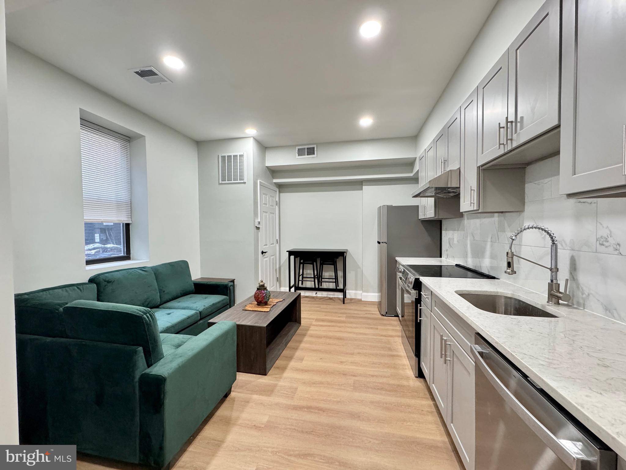 Philadelphia, PA 19107,1024 RACE ST #2C