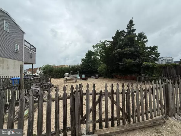 Manahawkin, NJ 08050,27 ROBERT DR