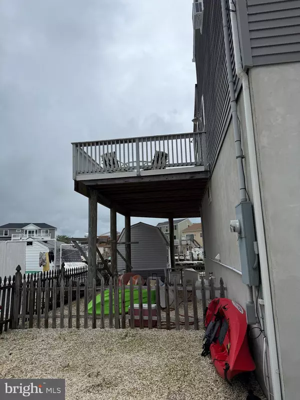 Manahawkin, NJ 08050,27 ROBERT DR