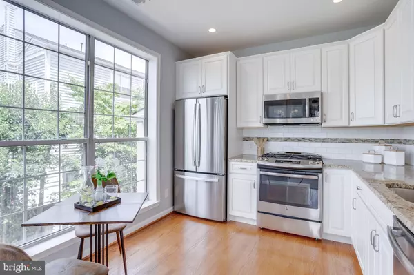 Alexandria, VA 22302,1735 KINGSGATE CT #302