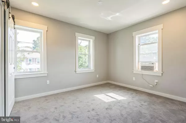 Brooklawn, NJ 08030,124 PERSHING RD