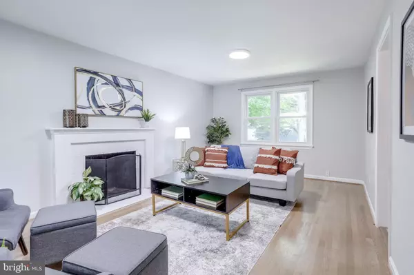 Annandale, VA 22003,8916 KARVER LN