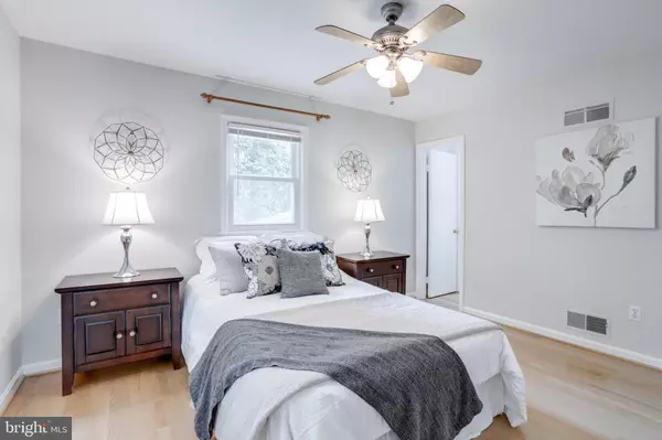 Annandale, VA 22003,8916 KARVER LN