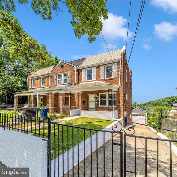 3960 BLAINE ST NE, Washington, DC 20019