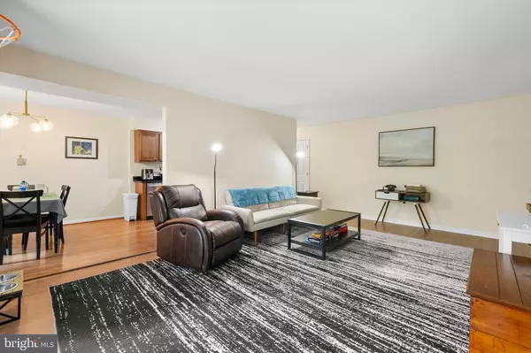 Falls Church, VA 22041,3336 SPRING LN #A-32