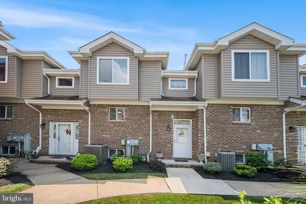 38 MARINA VIEW DR, Sewaren, NJ 07077