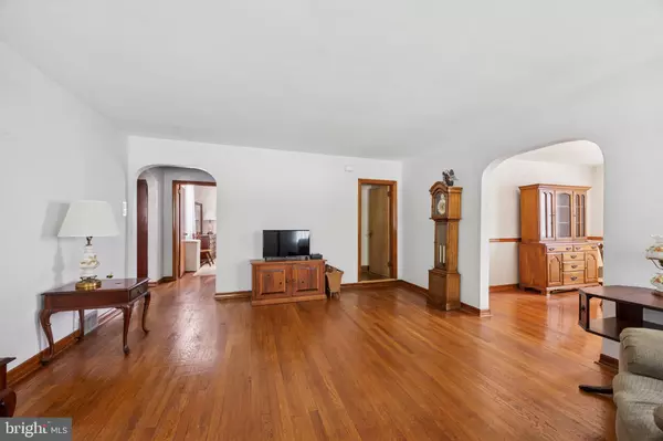 Abington, PA 19001,1151 FITZWATERTOWN RD