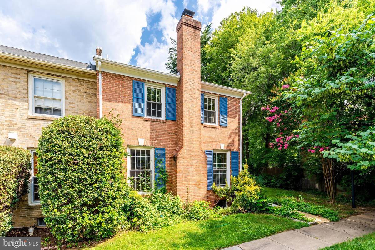 Springfield, VA 22151,7020 BRADWOOD CT