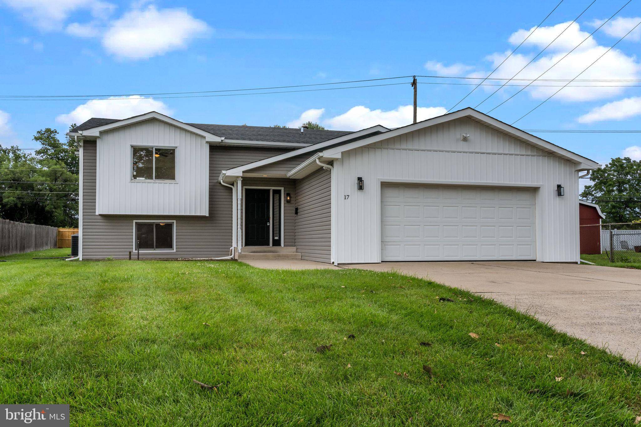 17 CRABTREE DR, Levittown, PA 19055