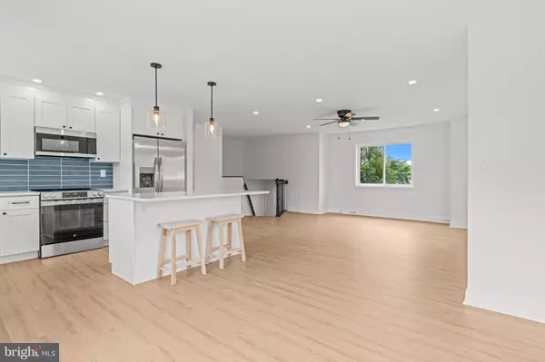 Levittown, PA 19055,17 CRABTREE DR