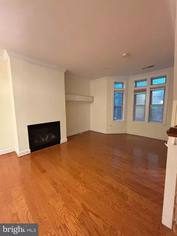 Arlington, VA 22201,2245 FAIRFAX DR