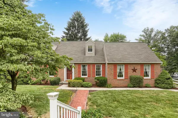 19 PADDOCK LN, Camp Hill, PA 17011