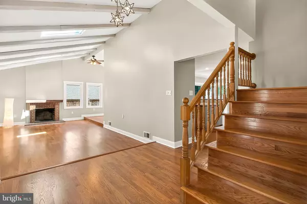 Sterling, VA 20164,223 W MEADOWLAND LN