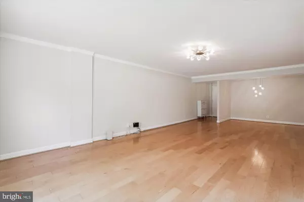 Mclean, VA 22102,7621 TREMAYNE PL #111