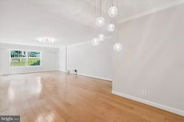 Mclean, VA 22102,7621 TREMAYNE PL #111