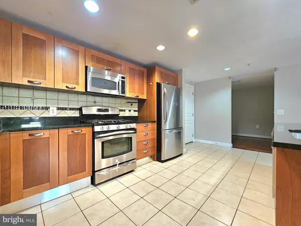 Alexandria, VA 22303,2451 MIDTOWN AVE #219