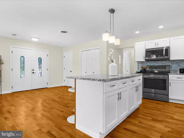 Shady Side, MD 20764,4722 OAK RD