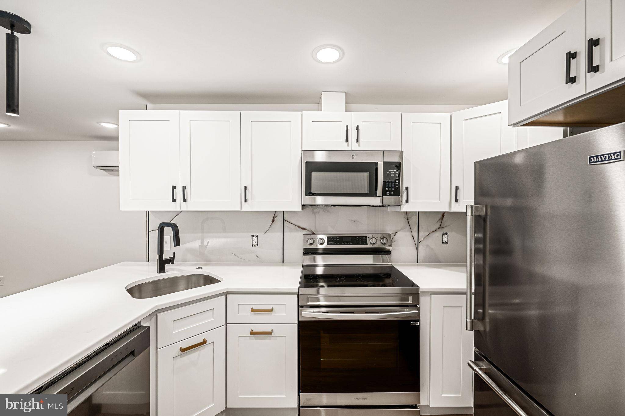 Philadelphia, PA 19133,2548 N FRONT ST
