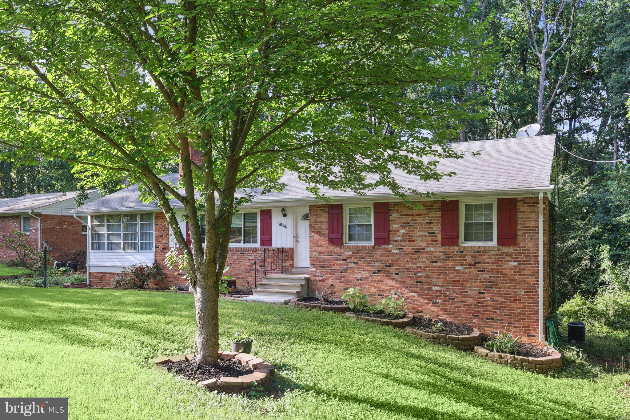 Annandale, VA 22003,7044 CINDY LN