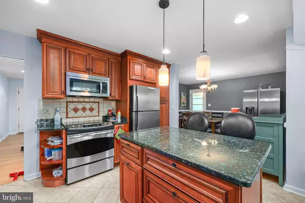 Annandale, VA 22003,7044 CINDY LN