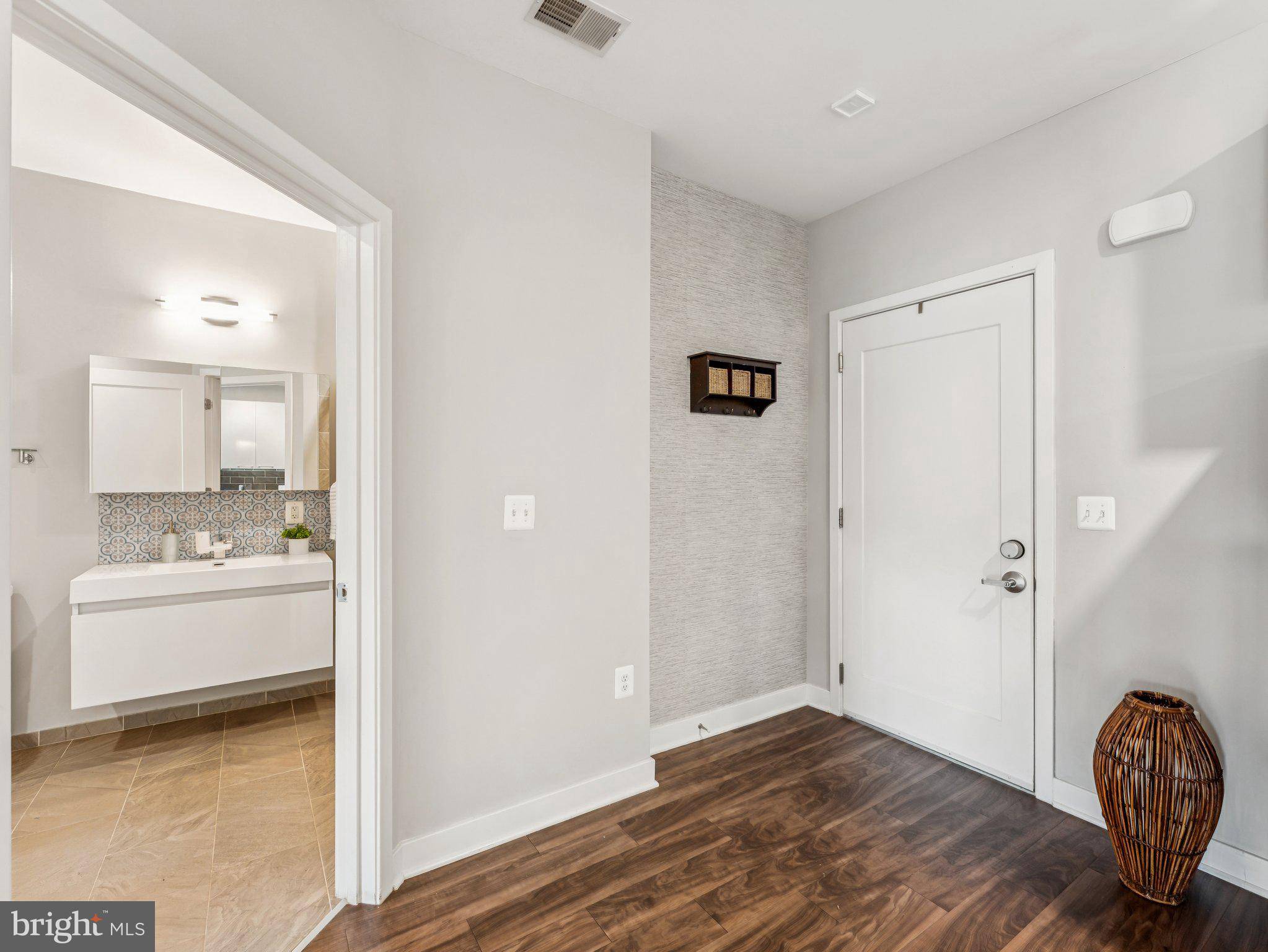 Arlington, VA 22204,989 S BUCHANAN ST #221