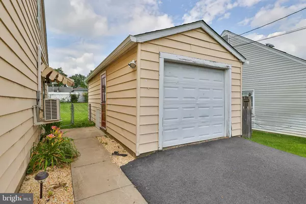 Easton, PA 18045,1219 WHITEHALL AVE