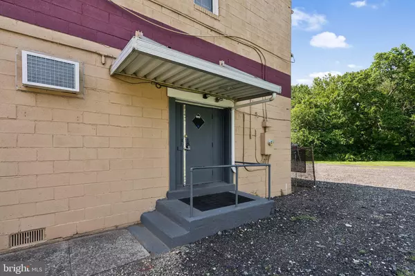 Penns Grove, NJ 08069,81 WALNUT ST