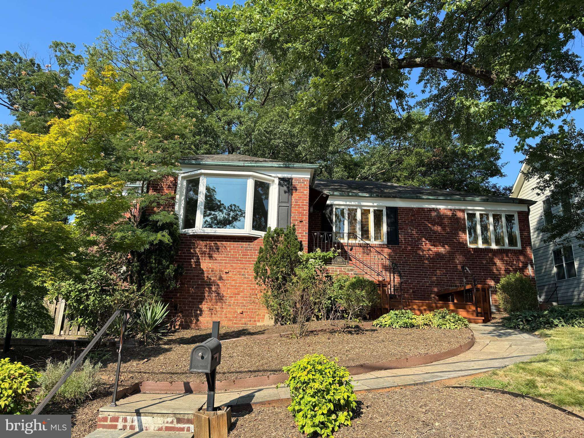 Arlington, VA 22207,2431 N NOTTINGHAM ST